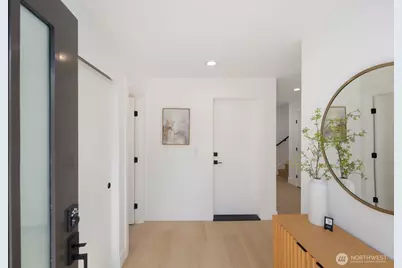 9024 Corliss Avenue N, Seattle, WA 98103 - Photo 2