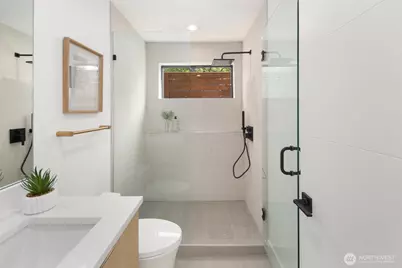 9024 Corliss Avenue N, Seattle, WA 98103 - Photo 24