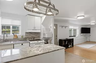 16006 Greenwood Ave N, Shoreline, WA 98133 - Photo 8