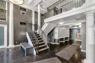425 Vine St, Seattle, WA 98121 - Photo 4