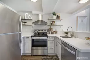 425 Vine St, Seattle, WA 98121 - Photo 14