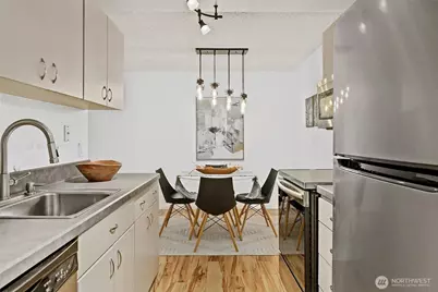 10501 8th Avenue NE #406, Seattle, WA 98125 - Photo 12
