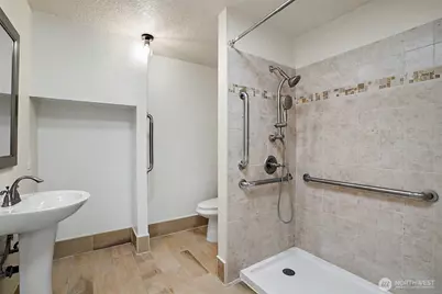 517 E 68th Street, Tacoma, WA 98404 - Photo 30