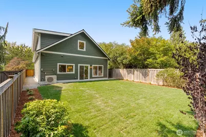 10530 Ashworth Avenue N #B, Seattle, WA 98133 - Photo 26