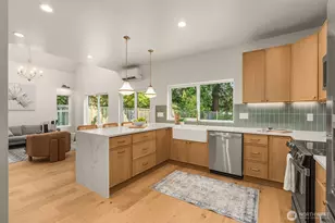 10530 Ashworth Ave N, Seattle, WA 98133 - Photo 10