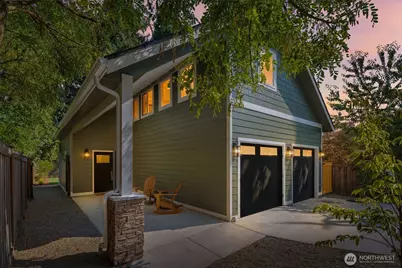 10530 Ashworth Avenue N #B, Seattle, WA 98133 - Photo 2