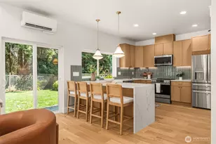 10530 Ashworth Ave N, Seattle, WA 98133 - Photo 8