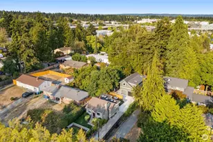 10530 Ashworth Ave N, Seattle, WA 98133 - Photo 32