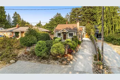 10530 Ashworth Avenue N, Seattle, WA 98133 - Photo 2