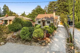 10530 Ashworth Ave N, Seattle, WA 98133 - Photo 2