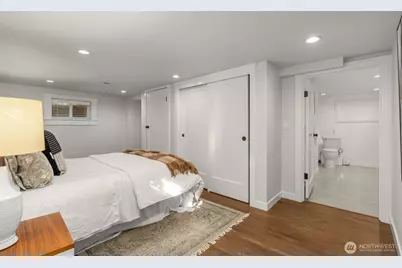 10530 Ashworth Avenue N, Seattle, WA 98133 - Photo 18