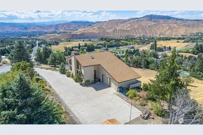 3808 School Street, Wenatchee, WA 98801 - Photo 2