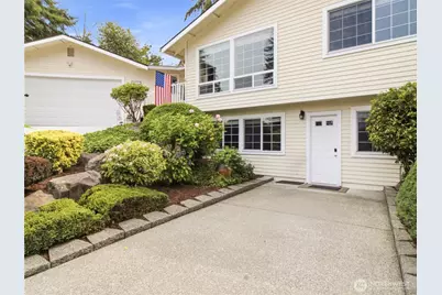 2012 Lincoln Circle Circle SE, Renton, WA 98055 - Photo 2