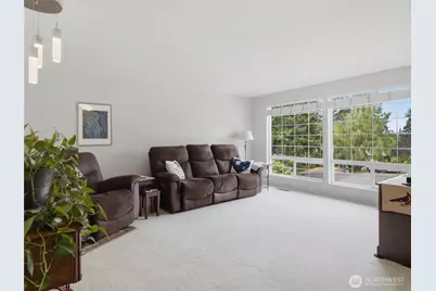 2012 Lincoln Circle Circle SE, Renton, WA 98055 - Photo 4