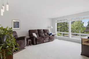 2012 Lincoln Circle Circle SE, Renton, WA 98055 - Photo 4