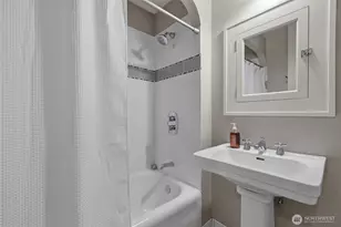 2634 Franklin Ave E, Seattle, WA 98102 - Photo 14