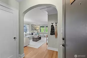 2634 Franklin Ave E, Seattle, WA 98102 - Photo 2