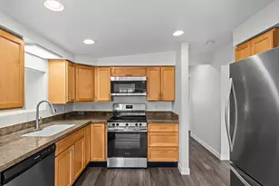 10833 11th Ave SW, Seattle, WA 98146 - Photo 2