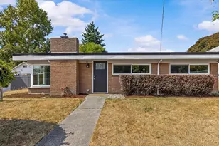 10833 11th Ave SW, Seattle, WA 98146 - Photo 1