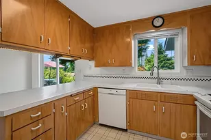 19827 11th Ave NW, Shoreline, WA 98177 - Photo 8