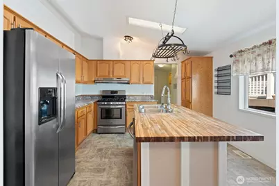 4906 Wildflower Lane NE, Bremerton, WA 98311 - Photo 16