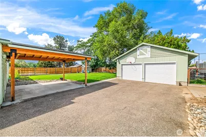 225 SE 1st Street, East Wenatchee, WA 98802 - Photo 2