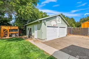 225 SE 1st St, East Wenatchee, WA 98802 - Photo 30