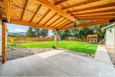 225 SE 1st Street, East Wenatchee, WA 98802 - Photo 6