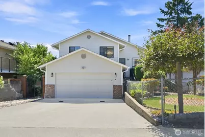 1011 N 28th Place, Renton, WA 98056 - Photo 2