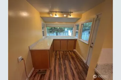 1611 Oakes Avenue, Everett, WA 98201 - Photo 8
