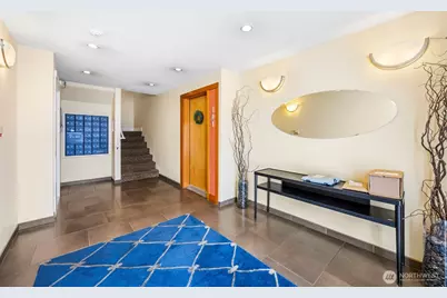 626 4th Avenue W #504, Seattle, WA 98119 - Photo 2