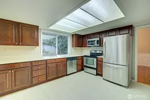 16611 NE 48th Ct, Redmond, WA 98052 - Photo 8
