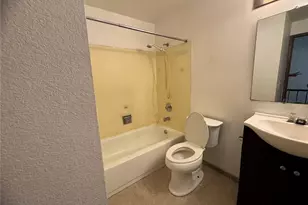 1915 E Spruce St, Seattle, WA 98122 - Photo 12