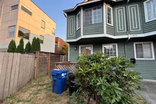 1915 E Spruce St, Seattle, WA 98122 - Photo 2