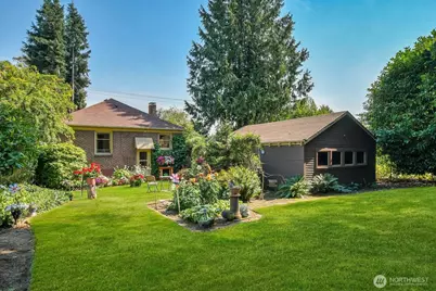 9035 11th Avenue NW, Seattle, WA 98117 - Photo 18