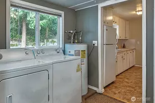 22910 Edmonds Way, Edmonds, WA 98020 - Photo 16