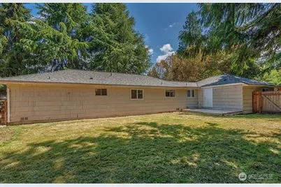 22910 Edmonds Way, Edmonds, WA 98020 - Photo 18
