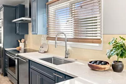 4117 Eastern Avenue N, Seattle, WA 98103 - Photo 12