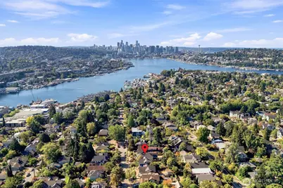 4117 Eastern Avenue N, Seattle, WA 98103 - Photo 2