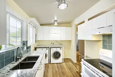 3707 SW 105th Street, Seattle, WA 98146 - Photo 8