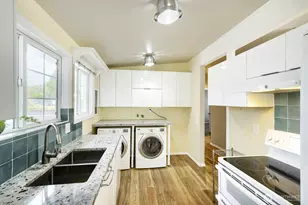 3707 SW 105th St, Seattle, WA 98146 - Photo 8