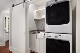 2821 Fairview Ave E, Seattle, WA 98102 - Photo 24
