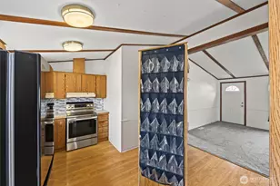 1810 N 33rd Pl, Mount Vernon, WA 98273 - Photo 8