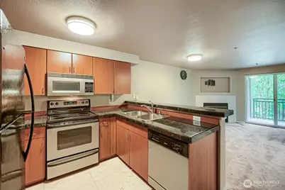 8745 Greenwood Avenue N #409, Seattle, WA 98103 - Photo 8