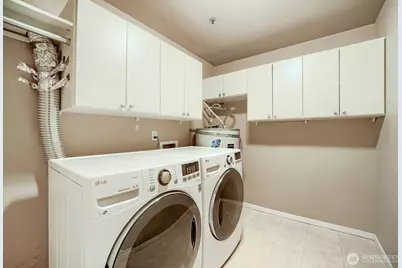 8745 Greenwood Avenue N #409, Seattle, WA 98103 - Photo 18
