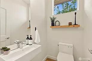 1317 N 44th St, Seattle, WA 98103 - Photo 6