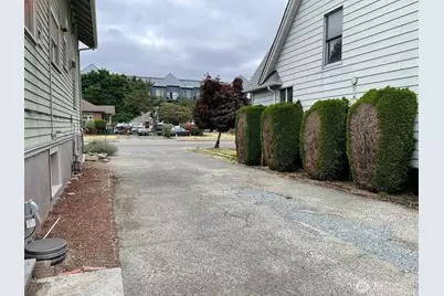 114 Wells Avenue S, Renton, WA 98057 - Photo 10