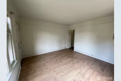 114 Wells Avenue S, Renton, WA 98057 - Photo 2