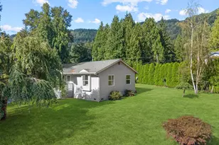 3019 Pine Ln, Sedro Woolley, WA 98284 - Photo 2