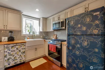 937 N 88th Street, Seattle, WA 98103 - Photo 6